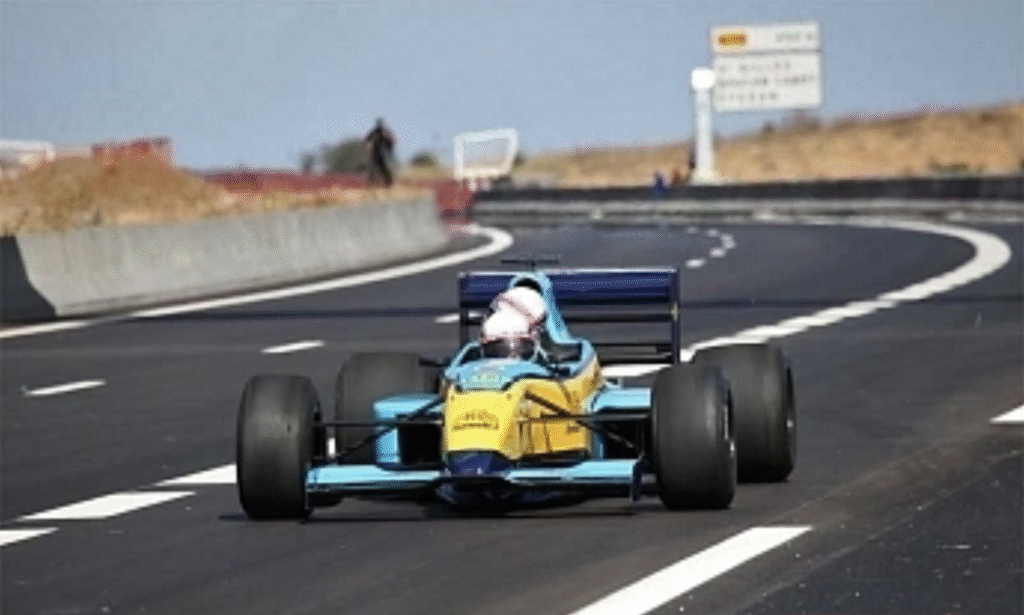 une formule 1 sur la route des tamarins à la réunion