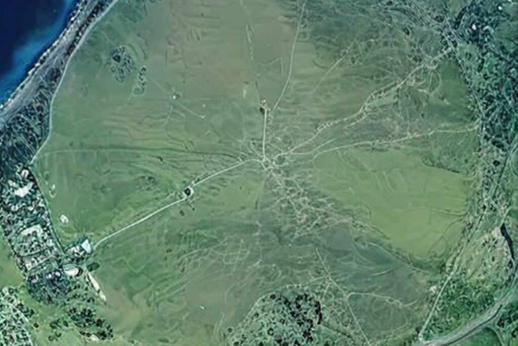 Vue aériene du site de l'antenne Omega