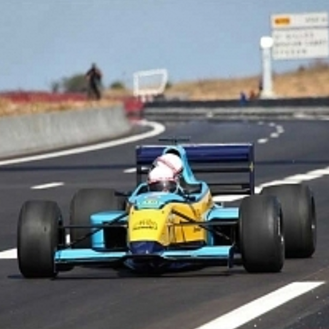 une formule 1 sur la route des tamarins à la réunion